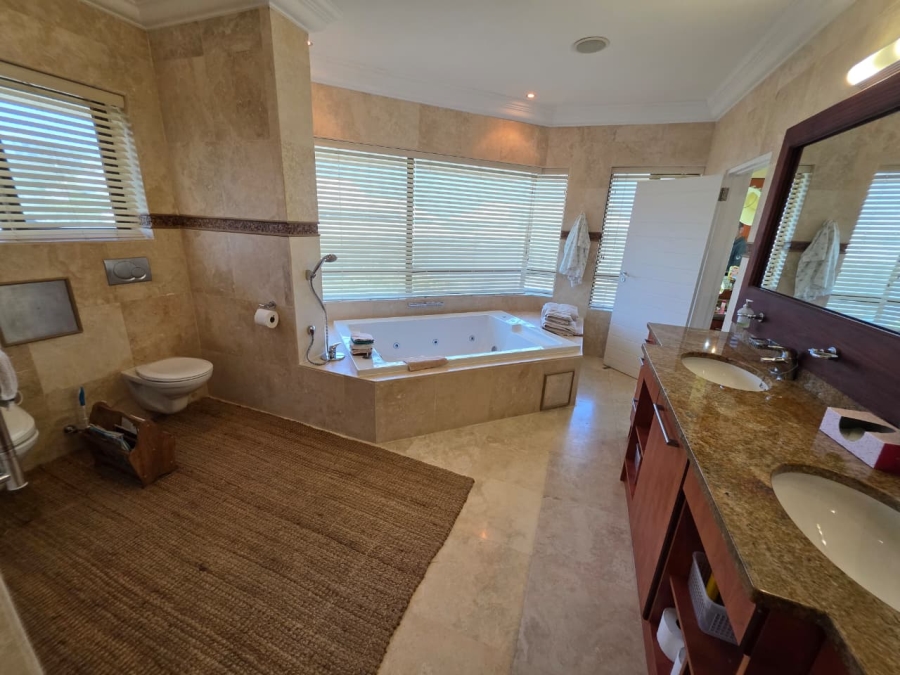 6 Bedroom Property for Sale in Myoli Beach Western Cape